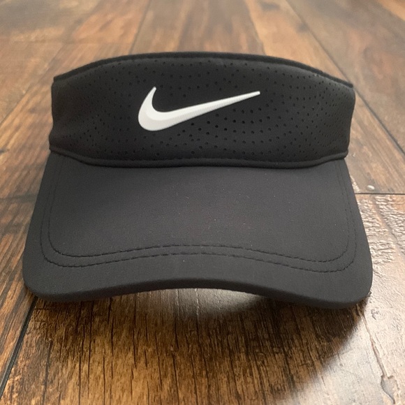 Nike Accessories - Nike Black Aerobill Visor
